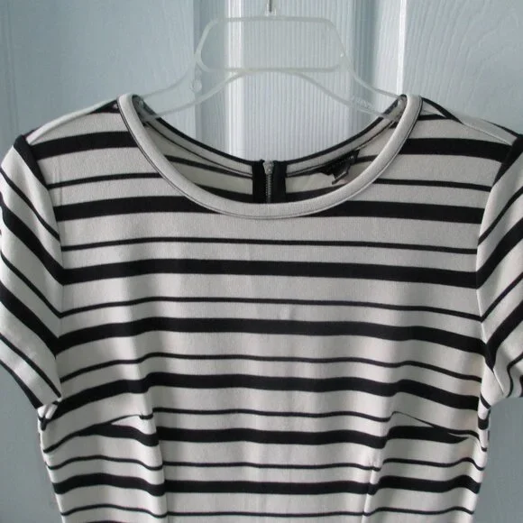 Ann Taylor shift dress - Picture 2 of 5